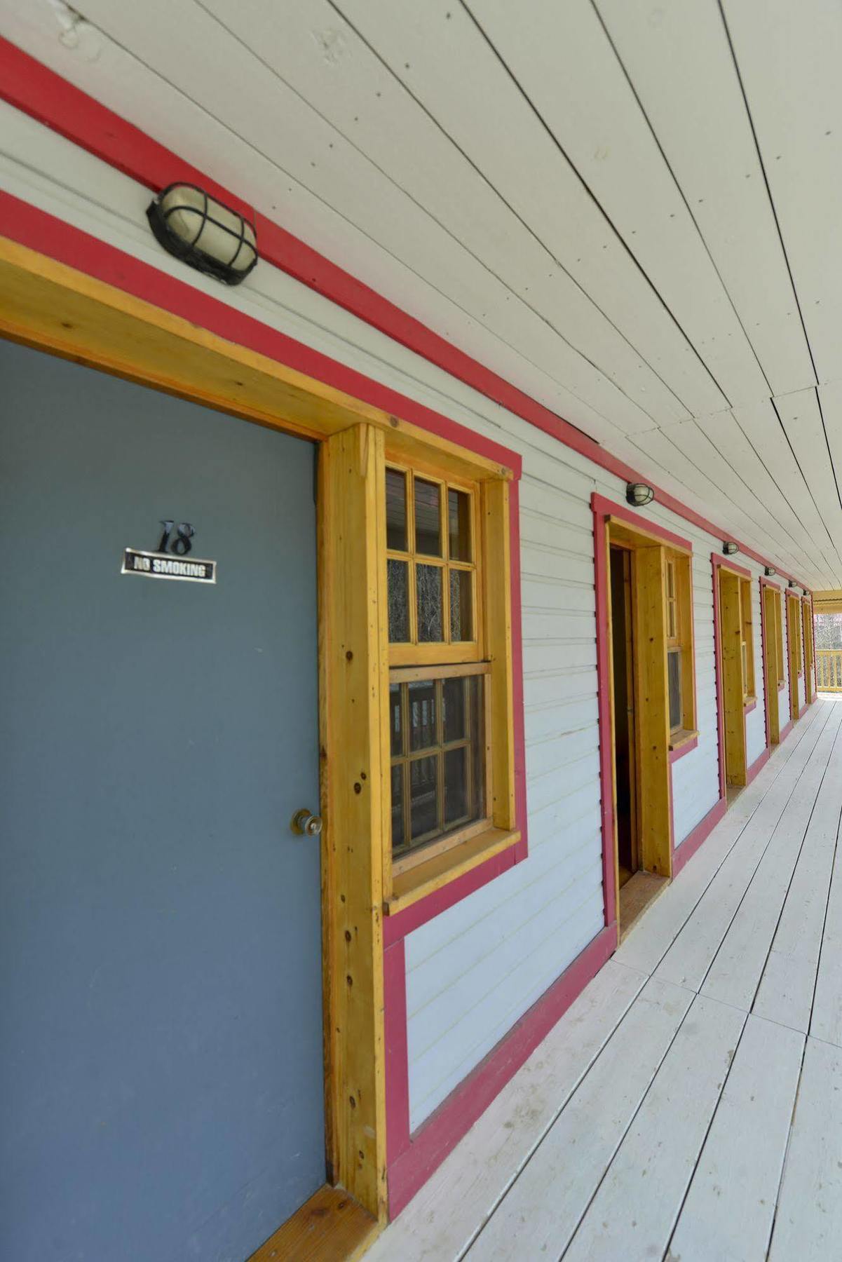 The Bunkhouse Hotel Dawson City Exterior photo